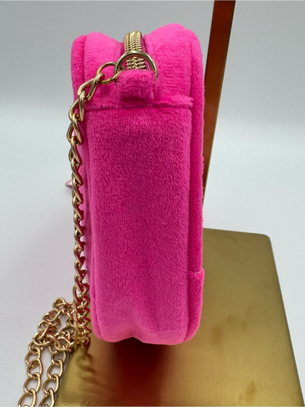 Juicy Couture Hot Pink Heart-Shaped Crossbody with Gold Chain NWT - Picture 7 of 8